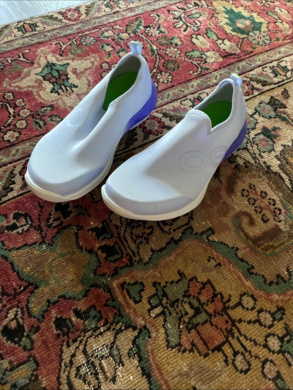 OOFOS White Slip-On Sneakers with Purple Heel and Green Insole